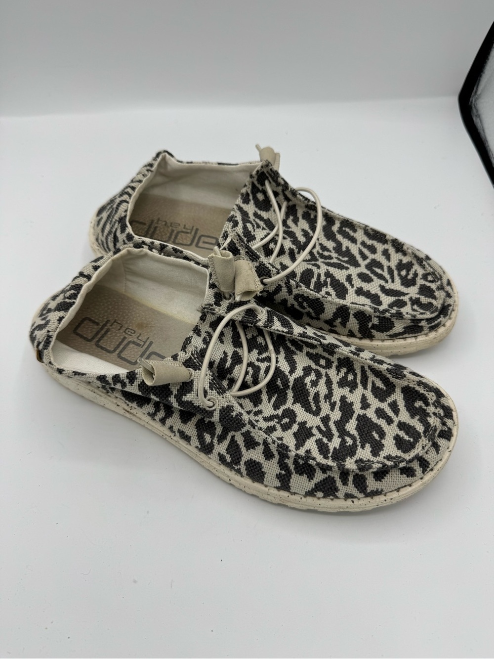 Hey Dude Wendy Woven Cheetah Shoes Womens Size 9 Gray Slip On Comfort Casual